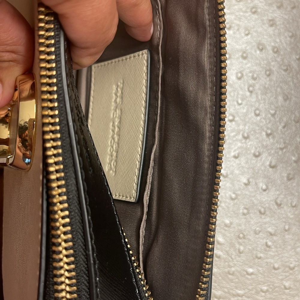 The Mac Jacobs/ The snapshot wallet hanging bag. - Picture 4 of 5